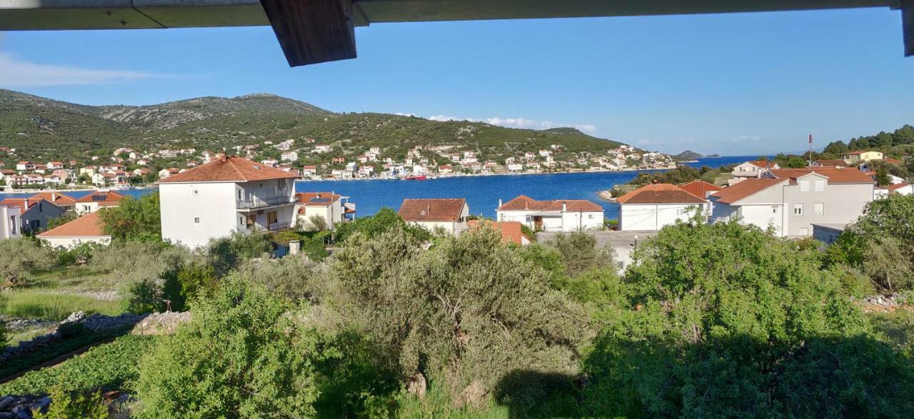 Guest House Maslina Vinišće 外观 照片