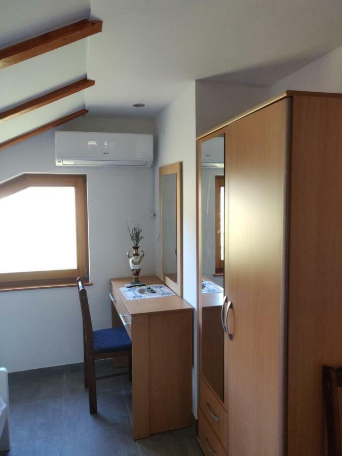 Guest House Maslina Vinišće 外观 照片