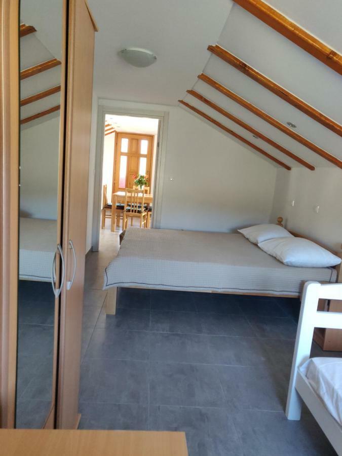 Guest House Maslina Vinišće 外观 照片