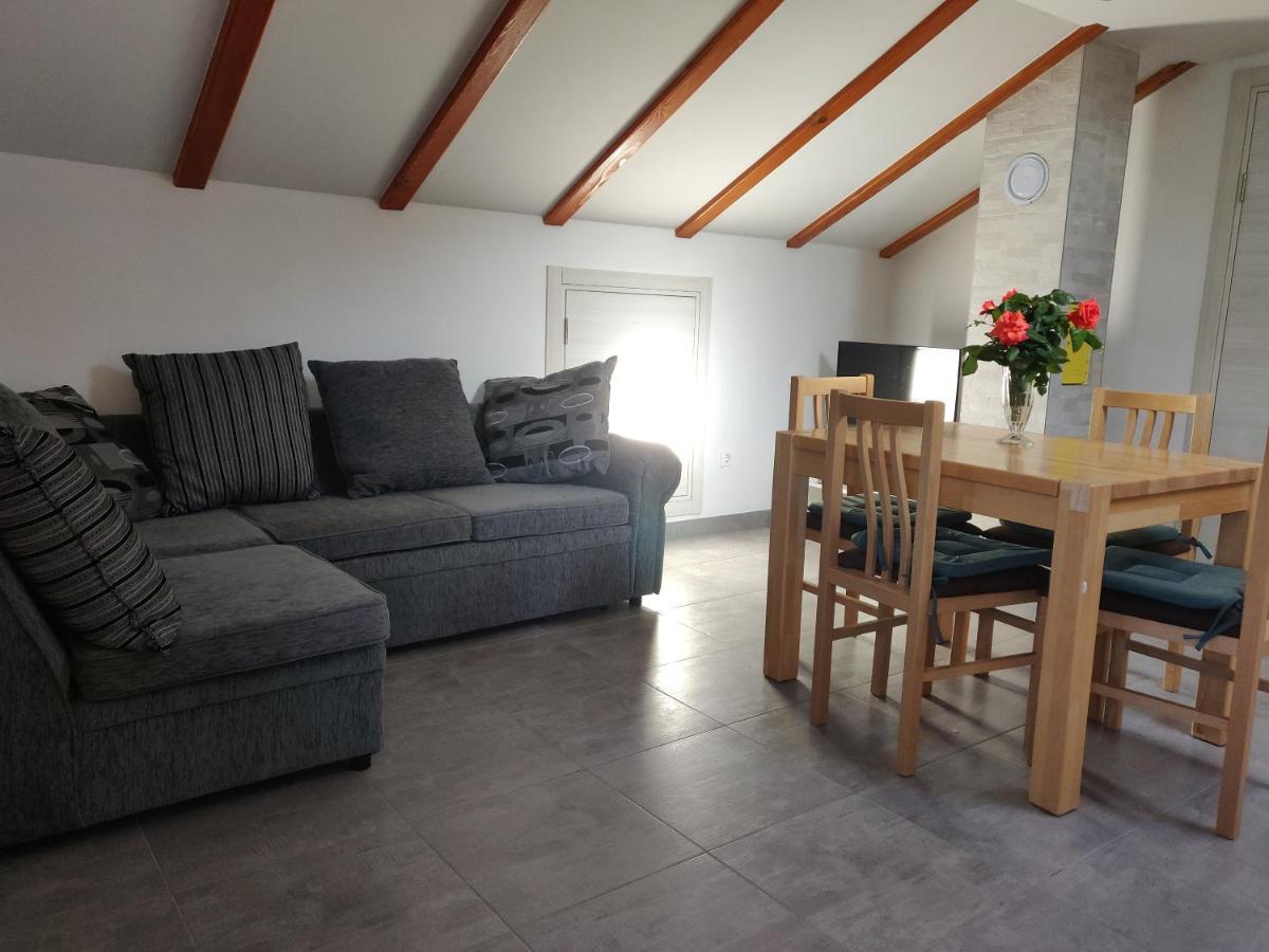 Guest House Maslina Vinišće 外观 照片