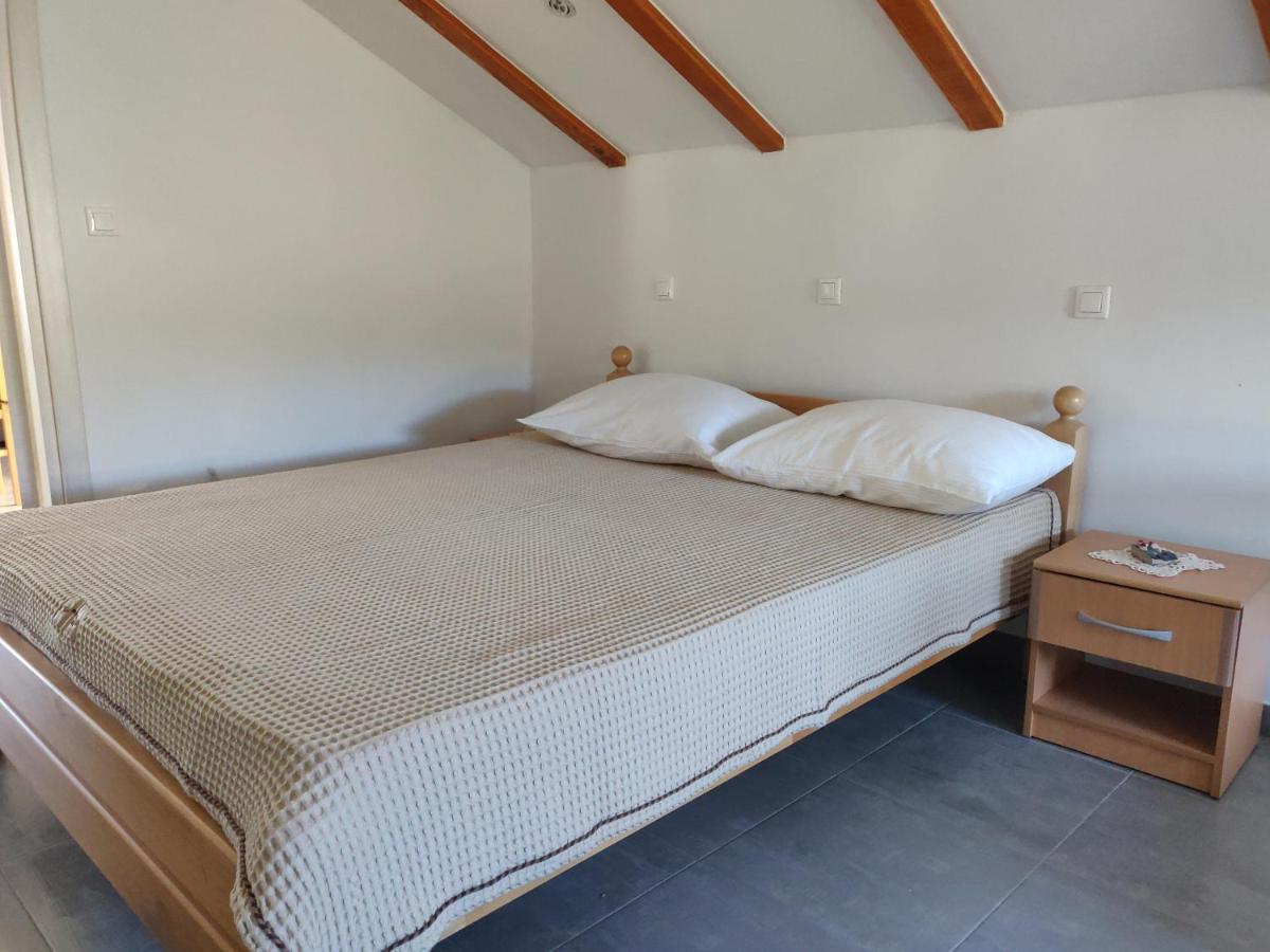 Guest House Maslina Vinišće 外观 照片