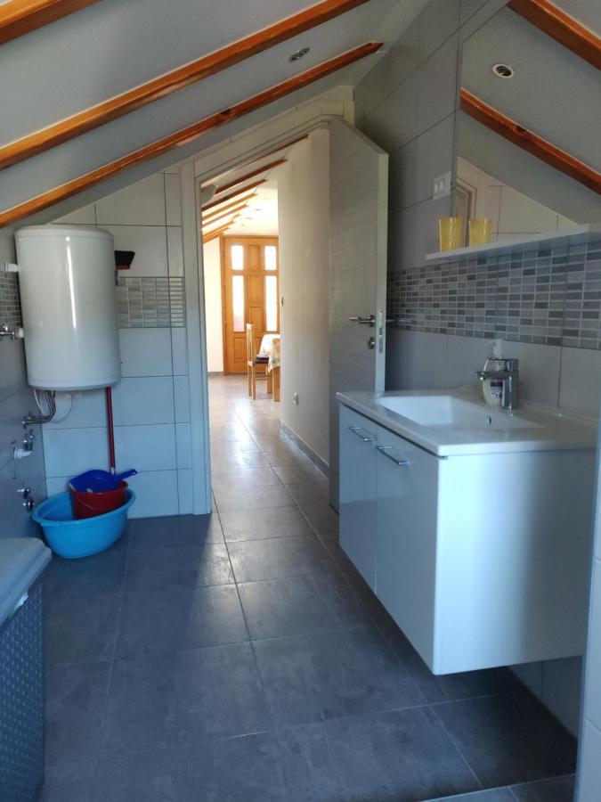 Guest House Maslina Vinišće 外观 照片